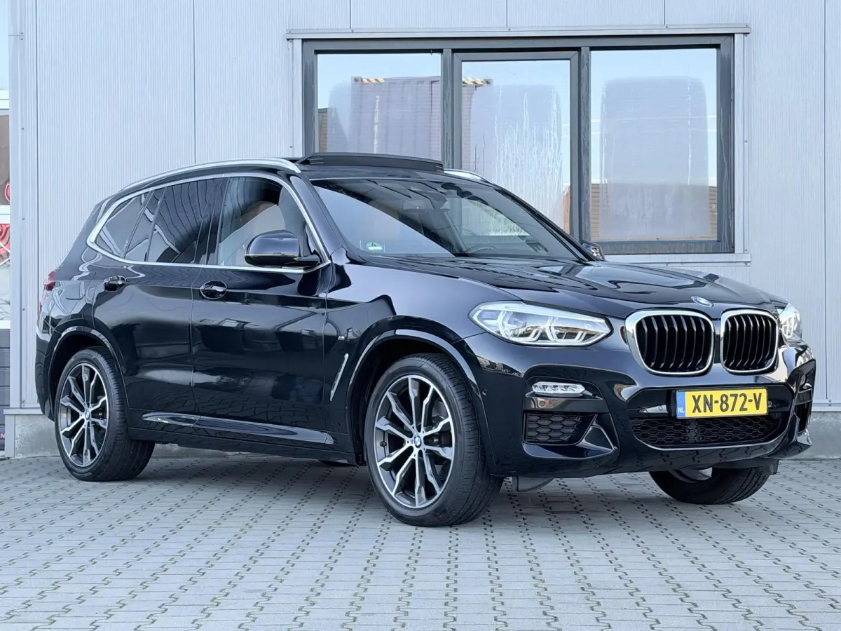 xDrive20i High Executive M sport | 184 PK | Trekhaak | Pano dak | 20 Inch | Leder