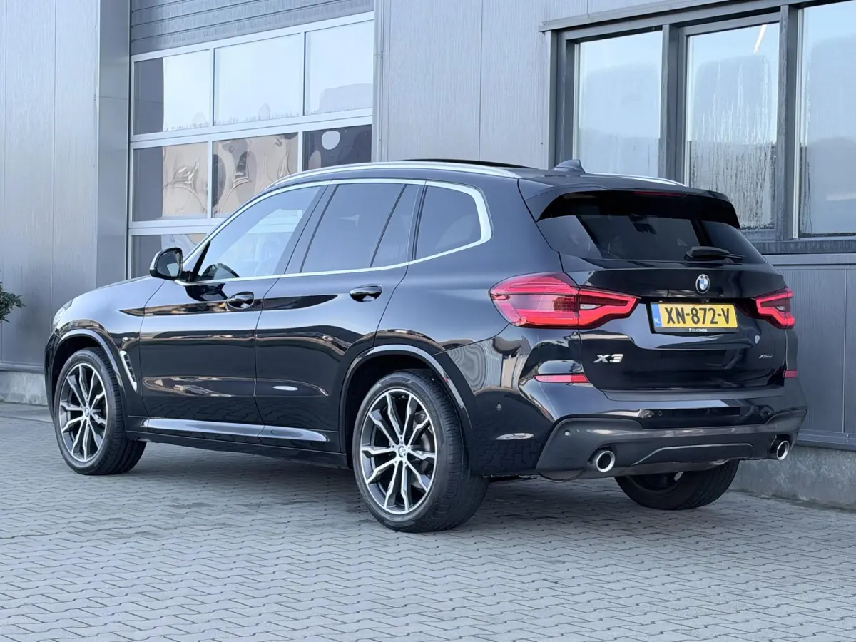 xDrive20i High Executive M sport | 184 PK | Trekhaak | Pano dak | 20 Inch | Leder
