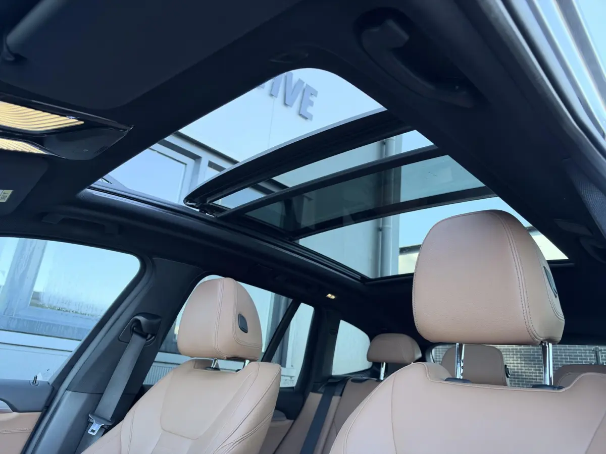 xDrive20i High Executive M sport | 184 PK | Trekhaak | Pano dak | 20 Inch | Leder