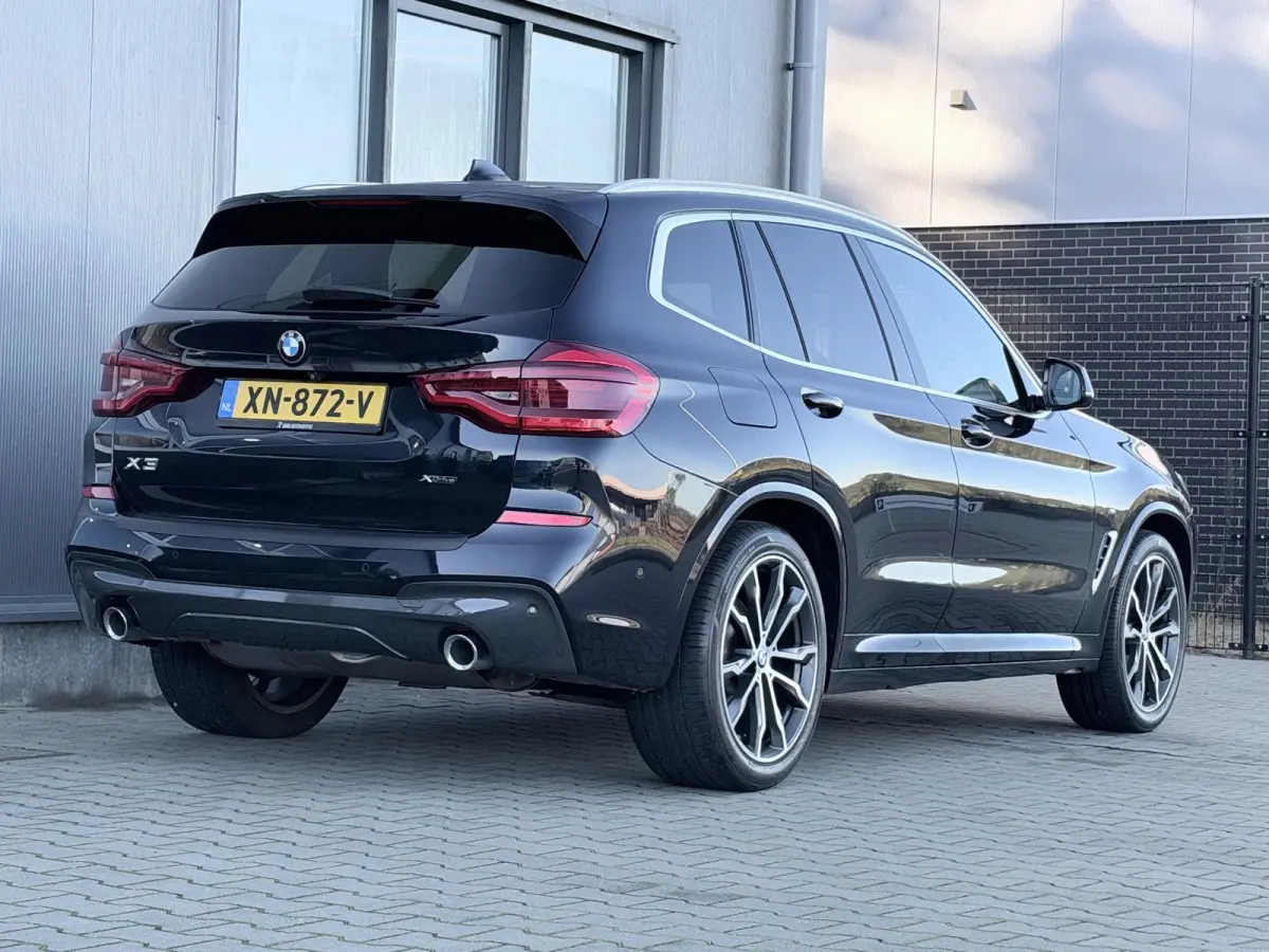 xDrive20i High Executive M sport | 184 PK | Trekhaak | Pano dak | 20 Inch | Leder