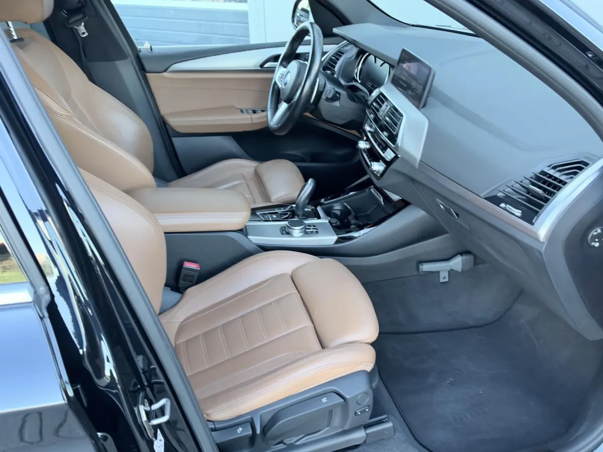 xDrive20i High Executive M sport | 184 PK | Trekhaak | Pano dak | 20 Inch | Leder