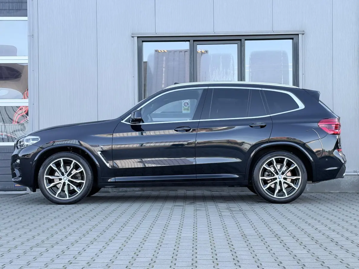 xDrive20i High Executive M sport | 184 PK | Trekhaak | Pano dak | 20 Inch | Leder
