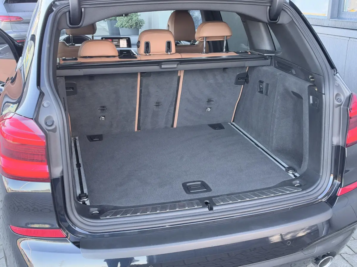 xDrive20i High Executive M sport | 184 PK | Trekhaak | Pano dak | 20 Inch | Leder
