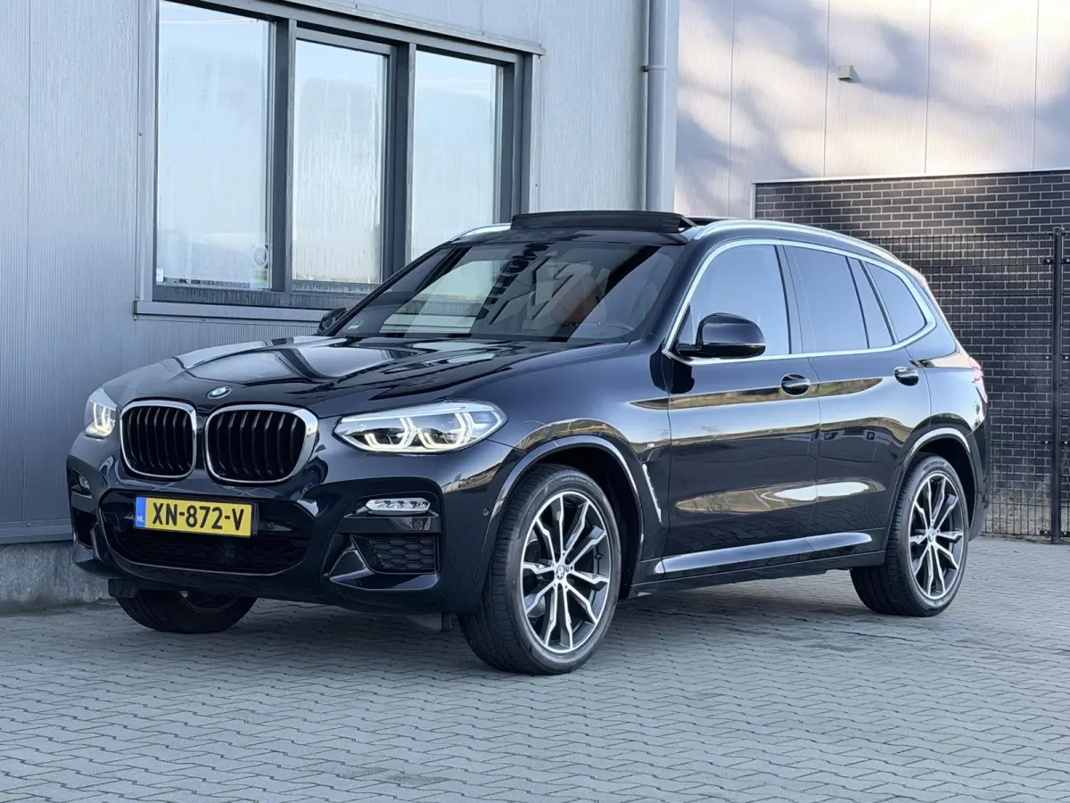 xDrive20i High Executive M sport | 184 PK | Trekhaak | Pano dak | 20 Inch | Leder