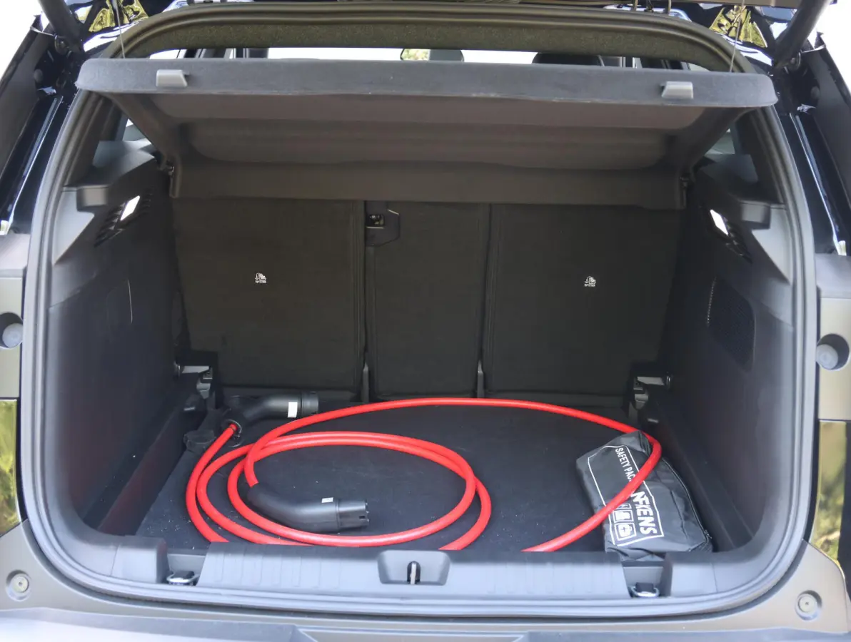 First Edition 74 kWh | Warmtepomp | Camera rondom | Adaptieve Cruise Control | Apple Carplay/Android Auto | Navigatie