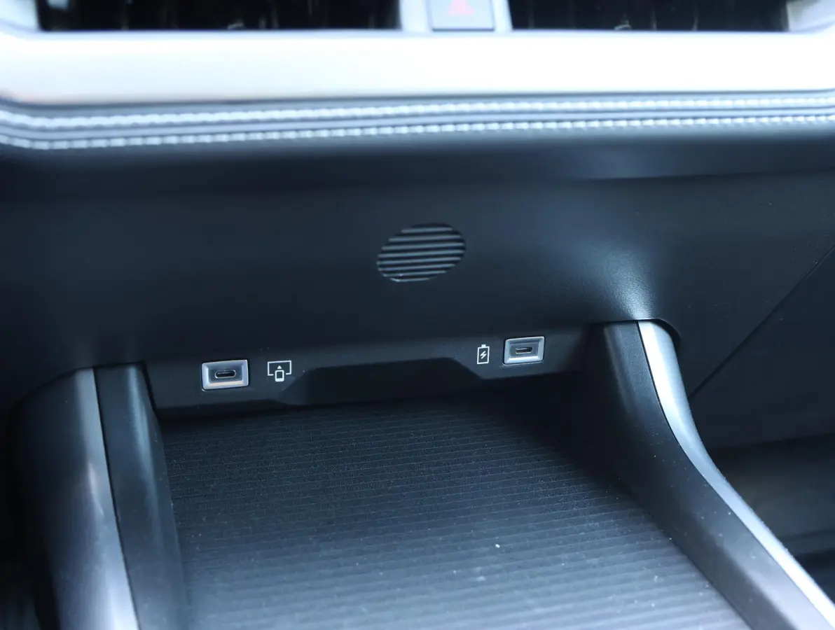 First Edition 74 kWh | Warmtepomp | Camera rondom | Adaptieve Cruise Control | Apple Carplay/Android Auto | Navigatie
