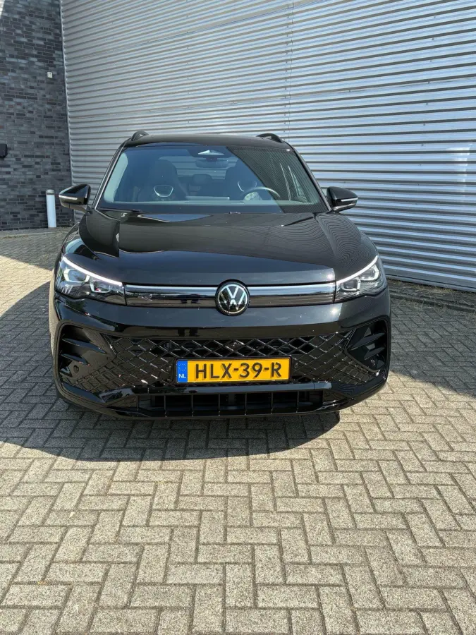 1.5 eHybrid R-Line Edition 272 PK | Panoramadak | 360 graden camera | Adaptive Cruise Control | Stoelverwarming | Stuurverwarming |
