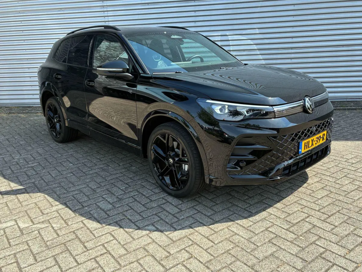 1.5 eHybrid R-Line Edition 272 PK | Panoramadak | 360 graden camera | Adaptive Cruise Control | Stoelverwarming | Stuurverwarming |