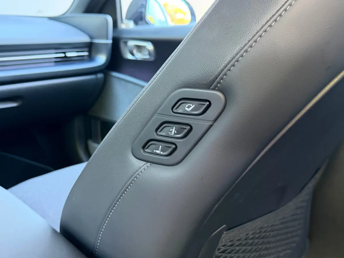 Business 77.4 kWh | Orgineel Nederlands | Navigatie | 360 Graden Camera | Stuur & Stoelverwarming | Bose Audio | Apple Carplay & Android Auto |