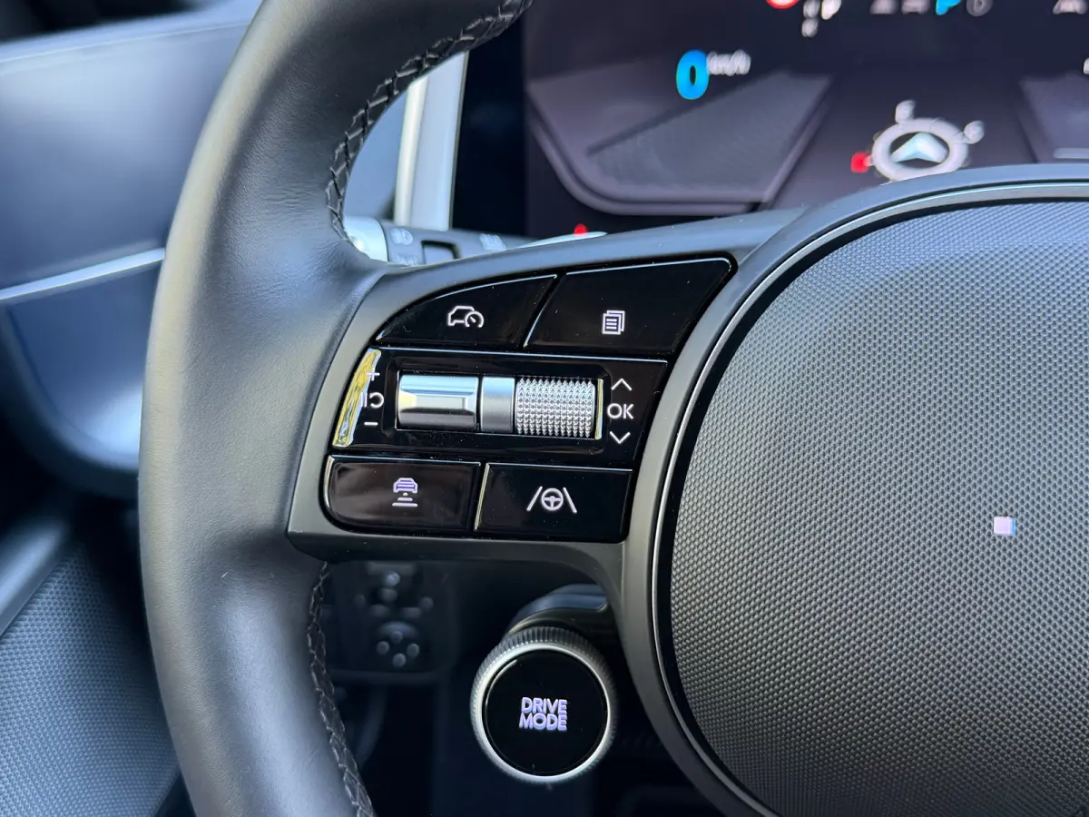 Business 77.4 kWh | Orgineel Nederlands | Navigatie | 360 Graden Camera | Stuur & Stoelverwarming | Bose Audio | Apple Carplay & Android Auto |