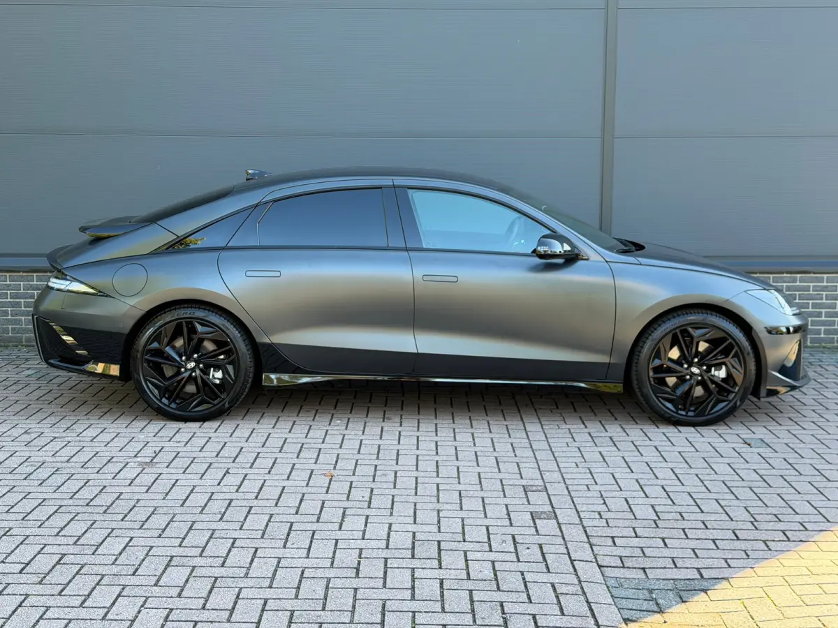 Business 77.4 kWh | Orgineel Nederlands | Navigatie | 360 Graden Camera | Stuur & Stoelverwarming | Bose Audio | Apple Carplay & Android Auto |