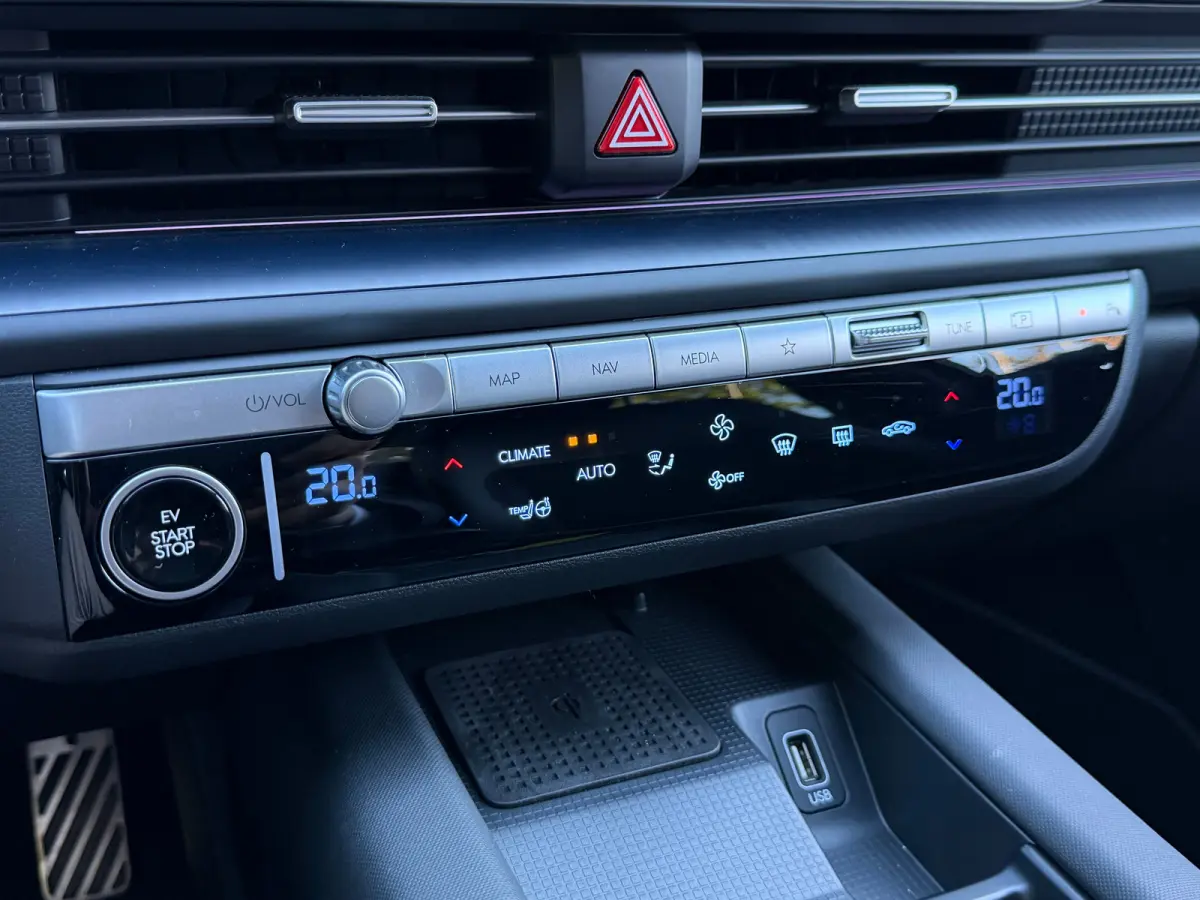 Business 77.4 kWh | Orgineel Nederlands | Navigatie | 360 Graden Camera | Stuur & Stoelverwarming | Bose Audio | Apple Carplay & Android Auto |