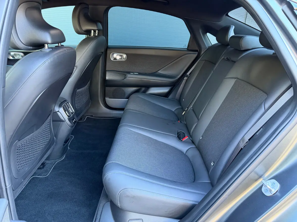 Business 77.4 kWh | Orgineel Nederlands | Navigatie | 360 Graden Camera | Stuur & Stoelverwarming | Bose Audio | Apple Carplay & Android Auto |