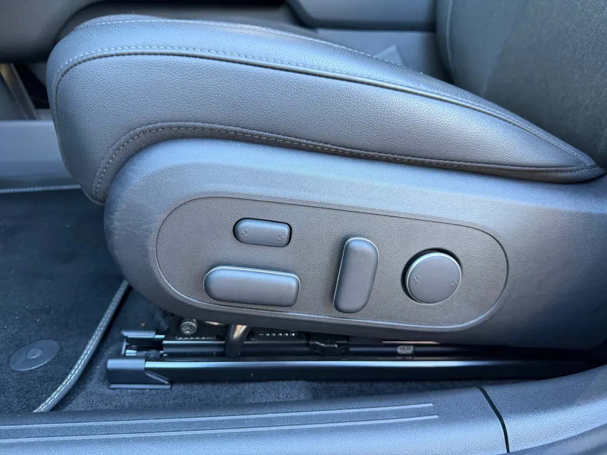 Business 77.4 kWh | Orgineel Nederlands | Navigatie | 360 Graden Camera | Stuur & Stoelverwarming | Bose Audio | Apple Carplay & Android Auto |