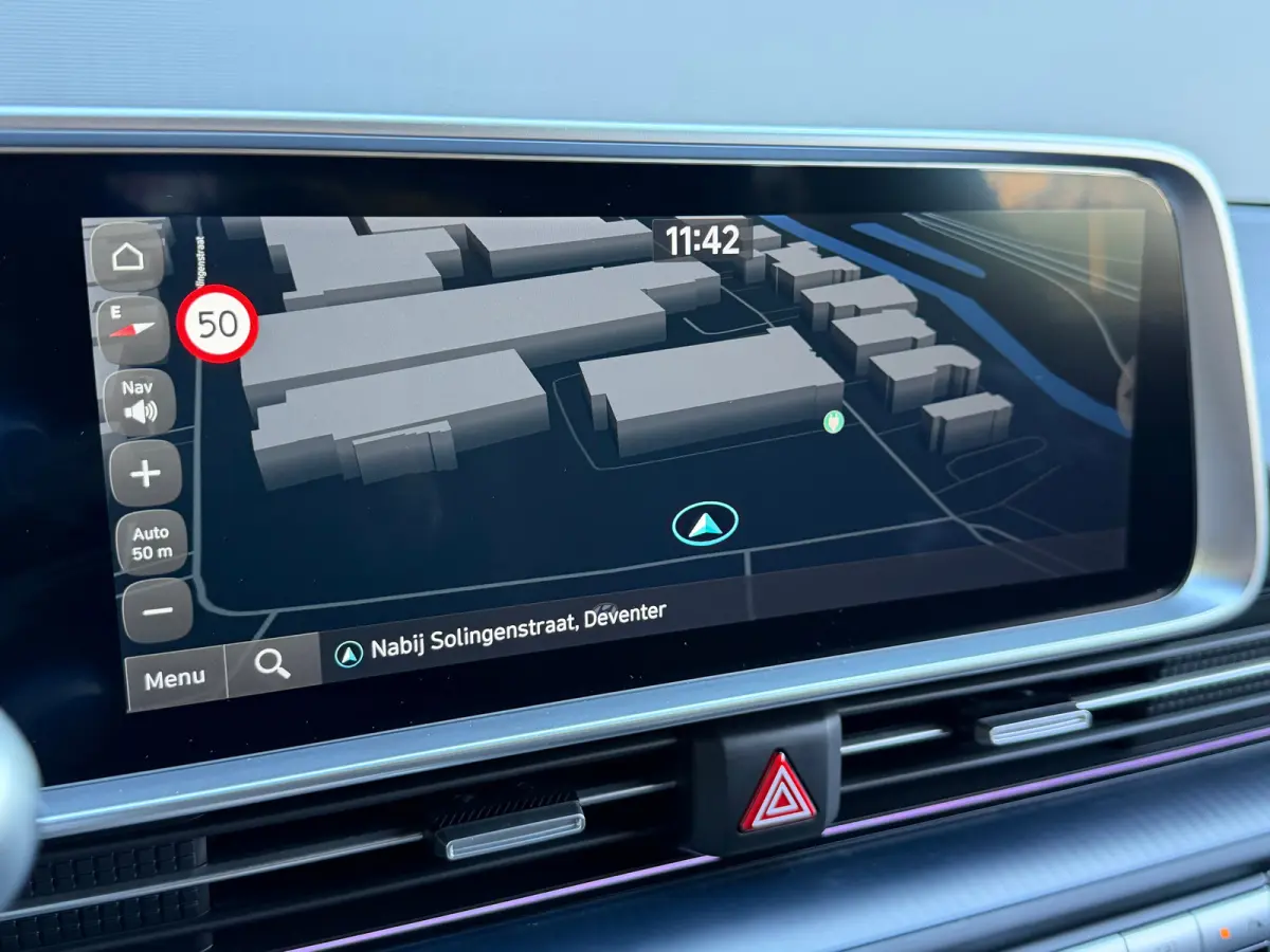 Business 77.4 kWh | Orgineel Nederlands | Navigatie | 360 Graden Camera | Stuur & Stoelverwarming | Bose Audio | Apple Carplay & Android Auto |