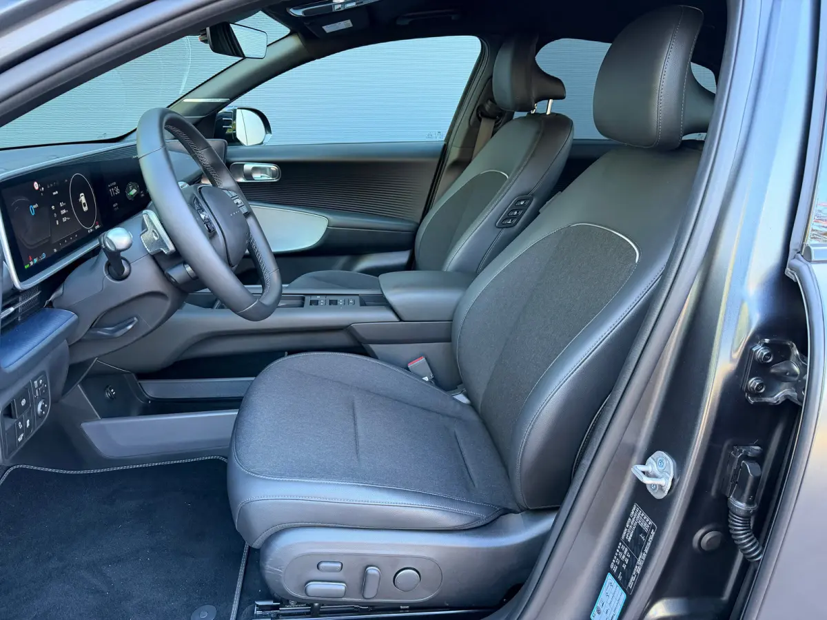 Business 77.4 kWh | Orgineel Nederlands | Navigatie | 360 Graden Camera | Stuur & Stoelverwarming | Bose Audio | Apple Carplay & Android Auto |