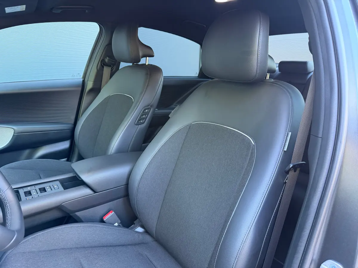 Business 77.4 kWh | Orgineel Nederlands | Navigatie | 360 Graden Camera | Stuur & Stoelverwarming | Bose Audio | Apple Carplay & Android Auto |