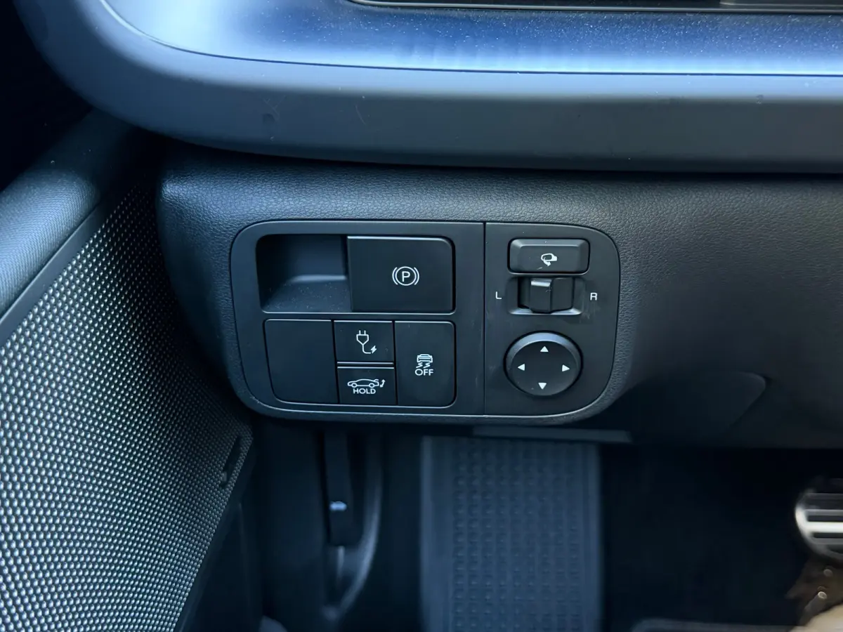 Business 77.4 kWh | Orgineel Nederlands | Navigatie | 360 Graden Camera | Stuur & Stoelverwarming | Bose Audio | Apple Carplay & Android Auto |