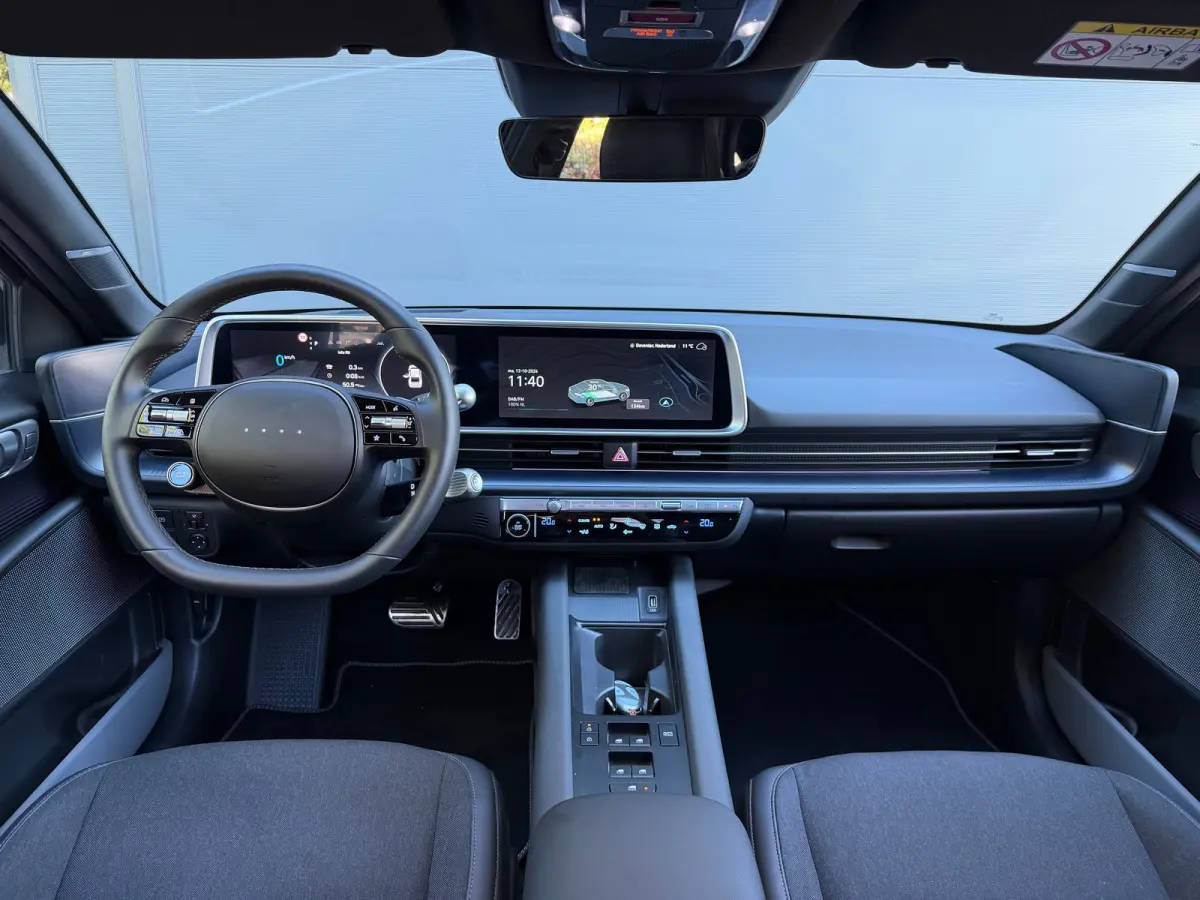 Business 77.4 kWh | Orgineel Nederlands | Navigatie | 360 Graden Camera | Stuur & Stoelverwarming | Bose Audio | Apple Carplay & Android Auto |