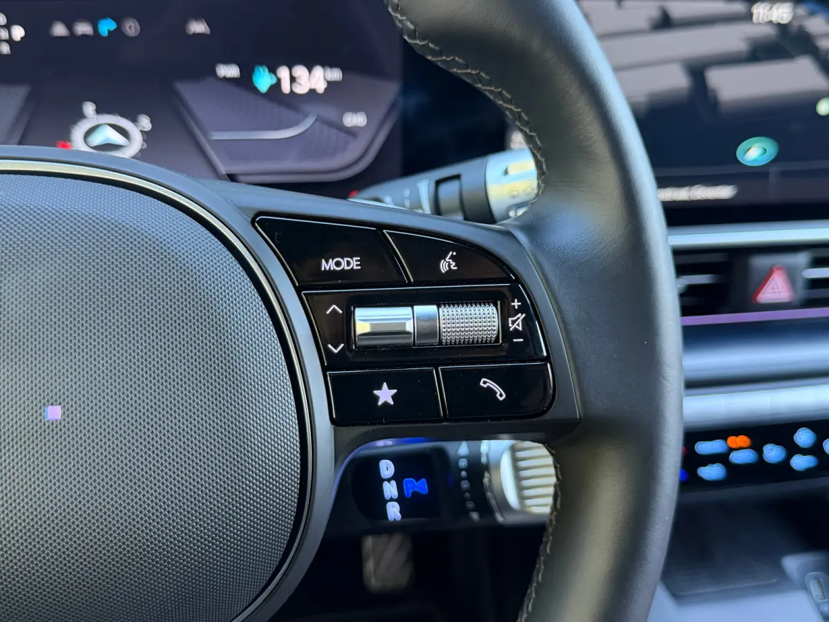 Business 77.4 kWh | Orgineel Nederlands | Navigatie | 360 Graden Camera | Stuur & Stoelverwarming | Bose Audio | Apple Carplay & Android Auto |