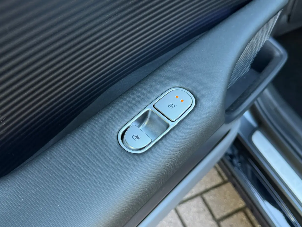 Business 77.4 kWh | Orgineel Nederlands | Navigatie | 360 Graden Camera | Stuur & Stoelverwarming | Bose Audio | Apple Carplay & Android Auto |
