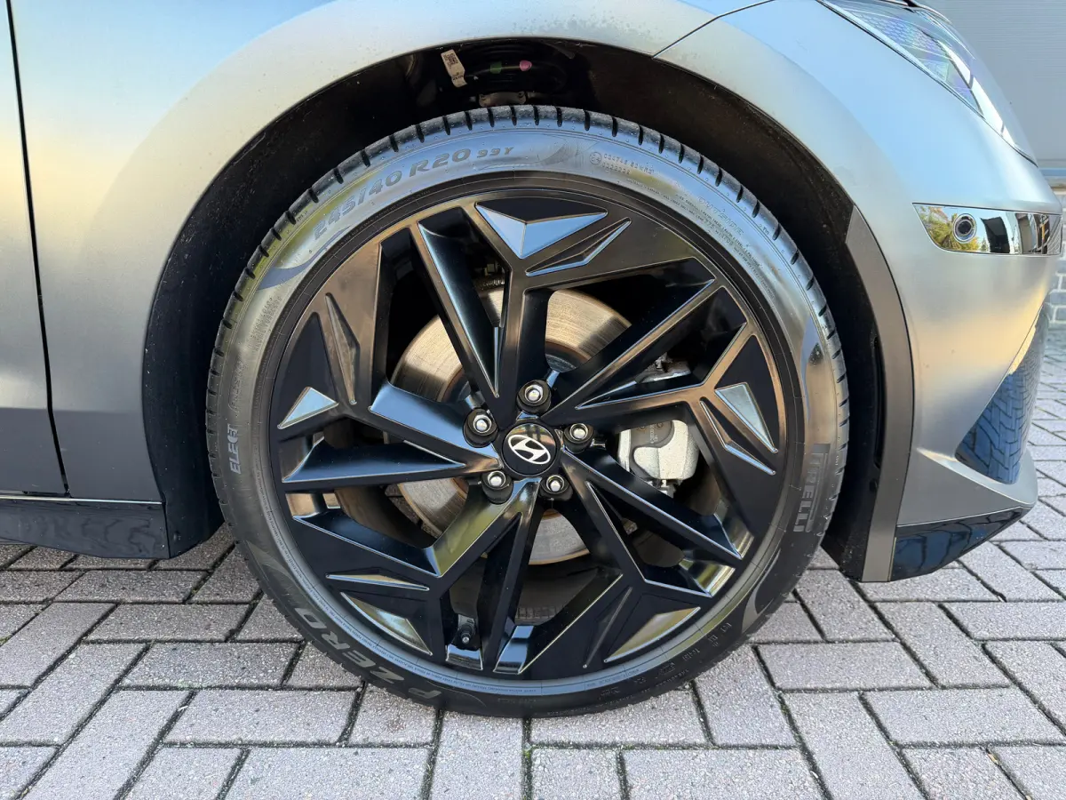 Business 77.4 kWh | Orgineel Nederlands | Navigatie | 360 Graden Camera | Stuur & Stoelverwarming | Bose Audio | Apple Carplay & Android Auto |