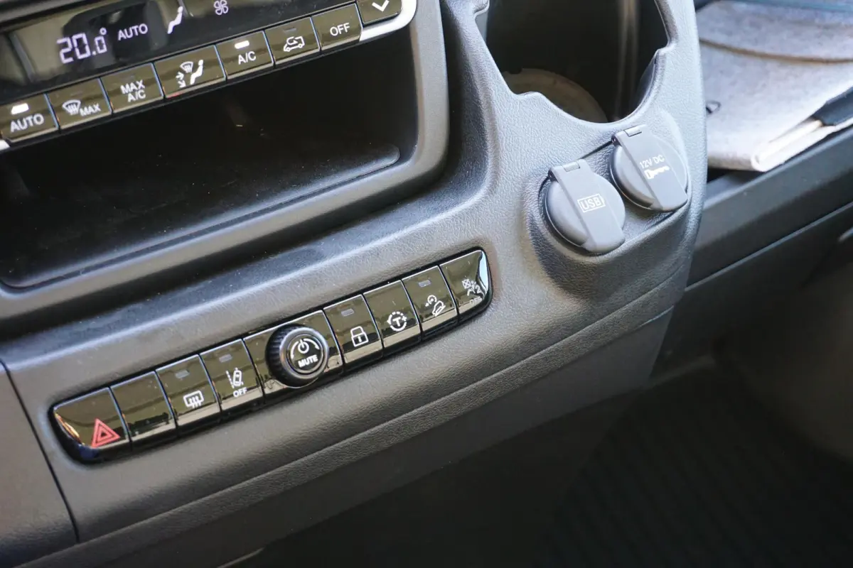 2.2 BlueHDi 140 L3H2 3.5t Nieuwstaat |Full-LED |Leder stuur |Camera |Cruise |Navi |Carplay |Betimmering |2e airbag |Nieuw model |BPM vrij |Digitaal dashboard