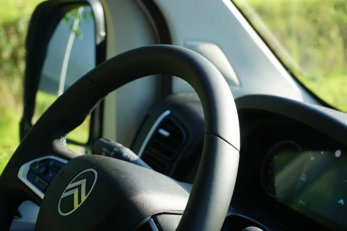 2.2 BlueHDi 140 L3H2 3.5t Nieuwstaat |Full-LED |Leder stuur |Camera |Cruise |Navi |Carplay |Betimmering |2e airbag |Nieuw model |BPM vrij |Digitaal dashboard