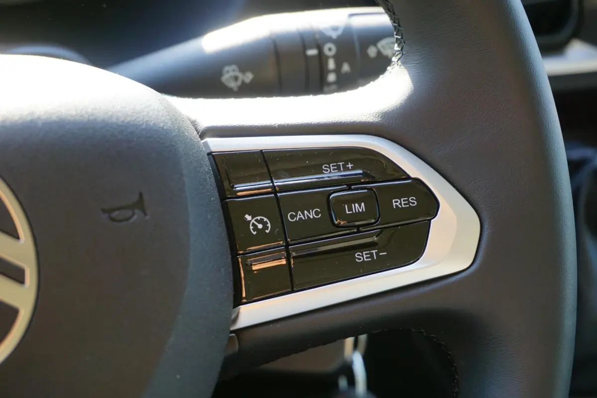 2.2 BlueHDi 140 L3H2 3.5t Nieuwstaat |Full-LED |Leder stuur |Camera |Cruise |Navi |Carplay |Betimmering |2e airbag |Nieuw model |BPM vrij |Digitaal dashboard