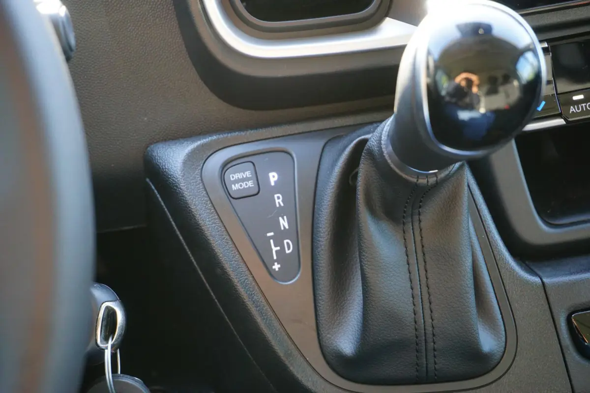 2.2 BlueHDi 140 L3H2 3.5t Nieuwstaat |Full-LED |Leder stuur |Camera |Cruise |Navi |Carplay |Betimmering |2e airbag |Nieuw model |BPM vrij |Digitaal dashboard