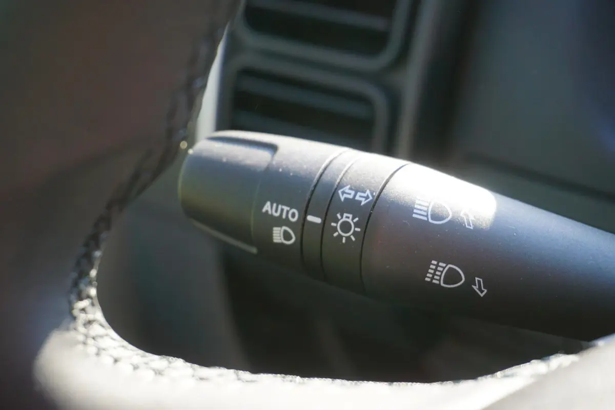 2.2 BlueHDi 140 L3H2 3.5t Nieuwstaat |Full-LED |Leder stuur |Camera |Cruise |Navi |Carplay |Betimmering |2e airbag |Nieuw model |BPM vrij |Digitaal dashboard