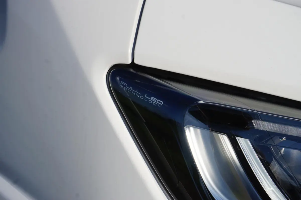 2.2 BlueHDi 140 L3H2 3.5t Nieuwstaat |Full-LED |Leder stuur |Camera |Cruise |Navi |Carplay |Betimmering |2e airbag |Nieuw model |BPM vrij |Digitaal dashboard