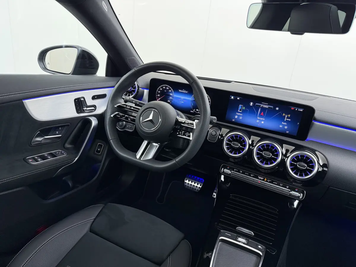 CLA 250 e Shooting Brake AMG line Night | Panorama 360 Distronic HUD Keyless Dodehoek