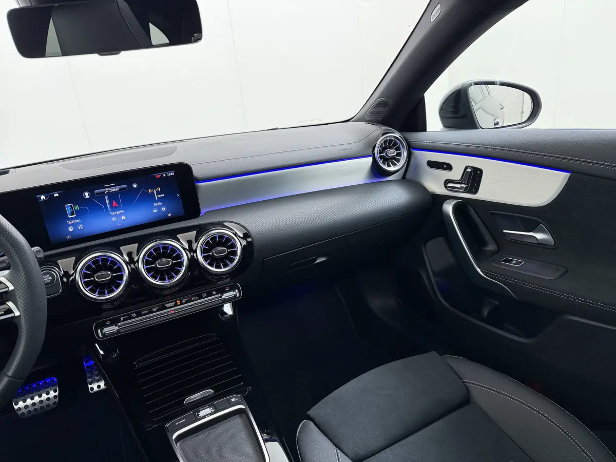 CLA 250 e Shooting Brake AMG line Night | Panorama 360 Distronic HUD Keyless Dodehoek