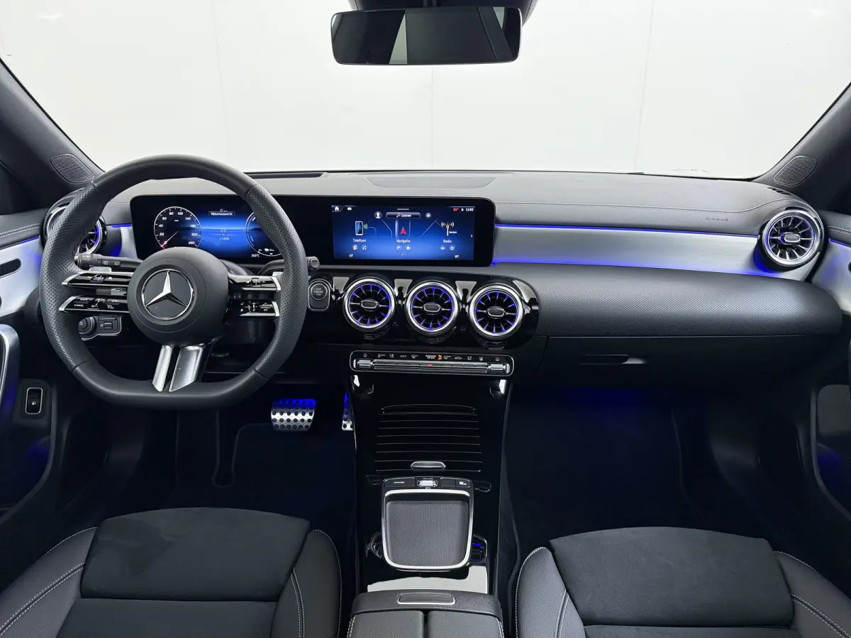 CLA 250 e Shooting Brake AMG line Night | Panorama 360 Distronic HUD Keyless Dodehoek