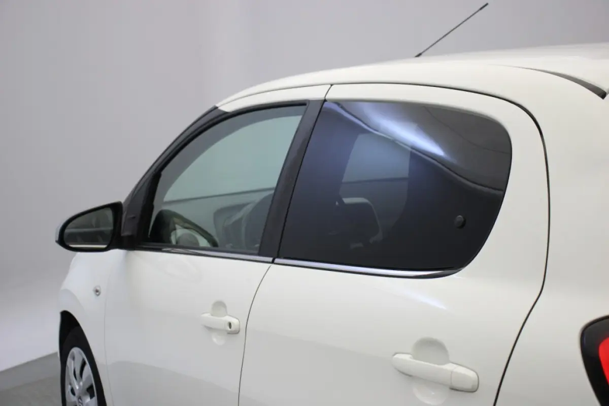 1.0 VTi Feel 5 Deurs - Airco