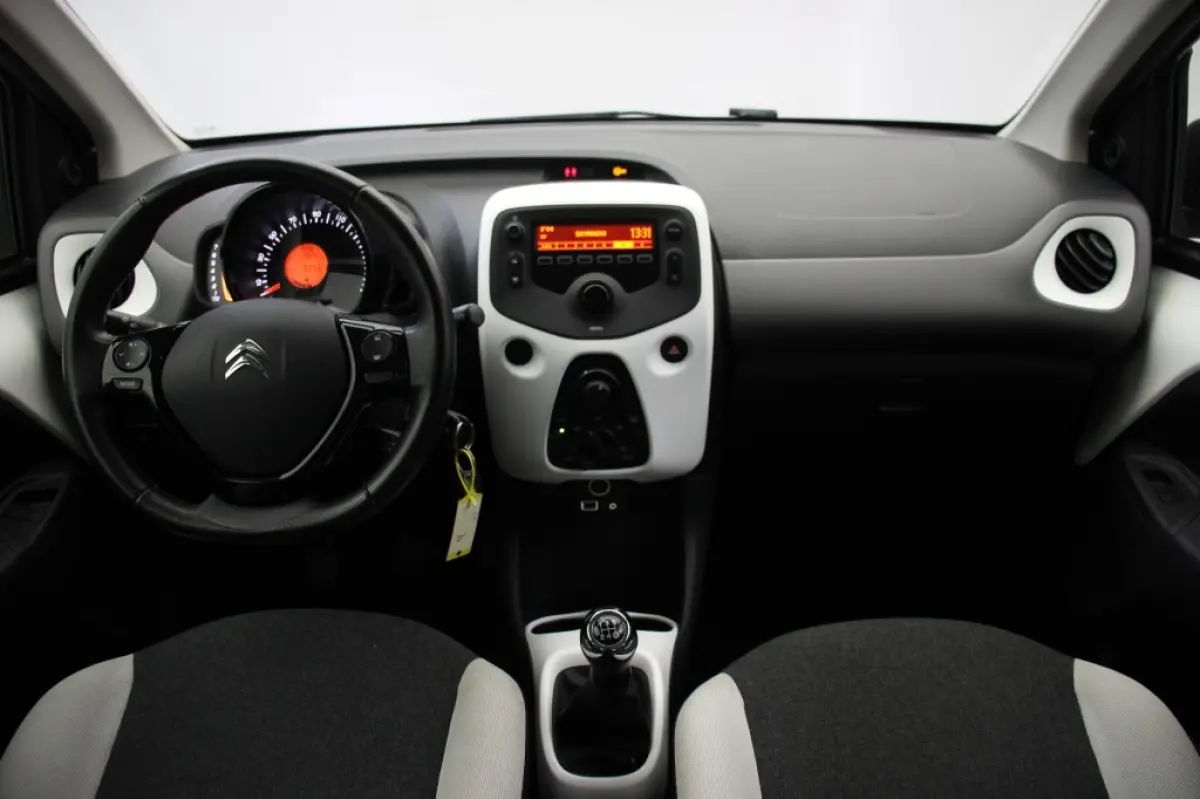 1.0 VTi Feel 5 Deurs - Airco