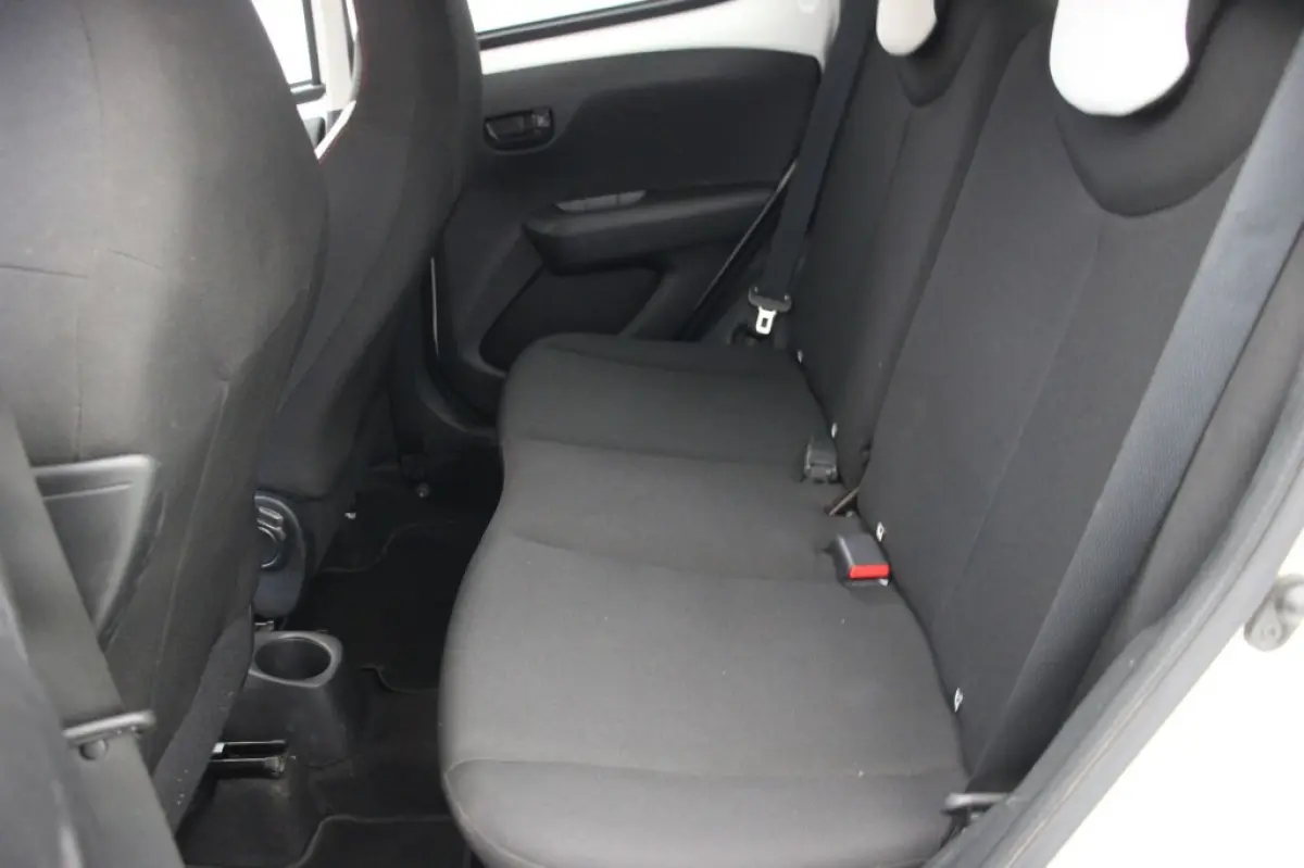 1.0 VTi Feel 5 Deurs - Airco