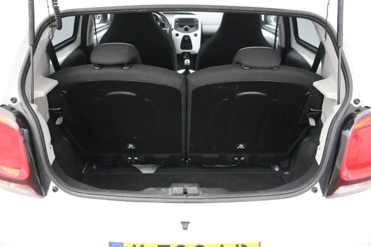 1.0 VTi Feel 5 Deurs - Airco