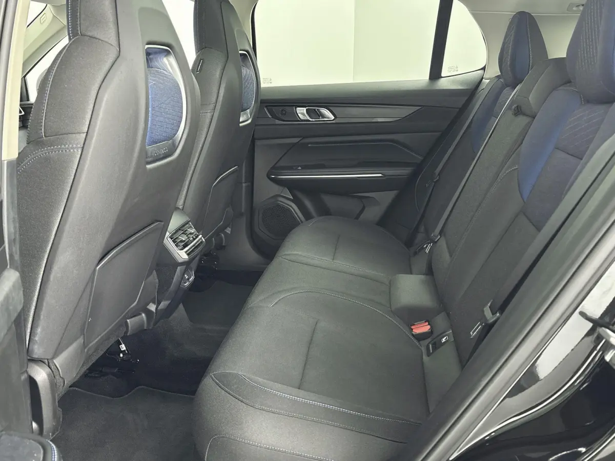 1.5 PHEV | Origineel Nederlands | Automaat | Stoelverwarming | Dodehoekdetectie | 360-Camera | Achteruitrijcamera | Panorama/Schuifkanteldak