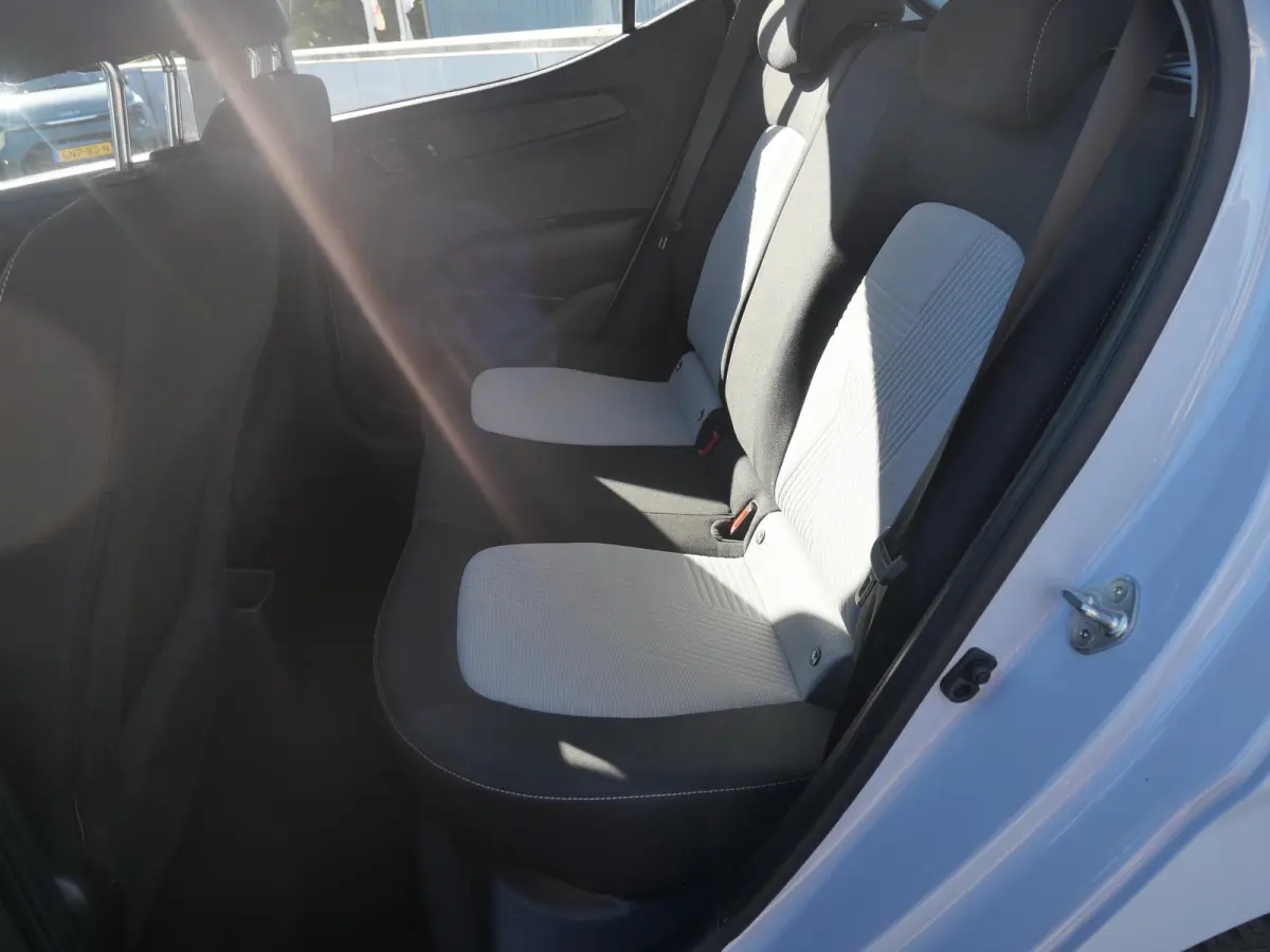 1.0 Premium | All Season Banden | Airco | Navi | Cruise | Clima | Camera |