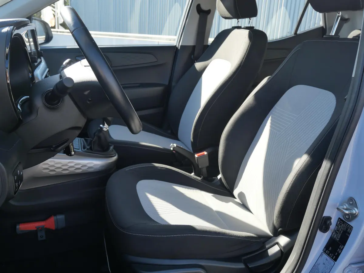 1.0 Premium | All Season Banden | Airco | Navi | Cruise | Clima | Camera |