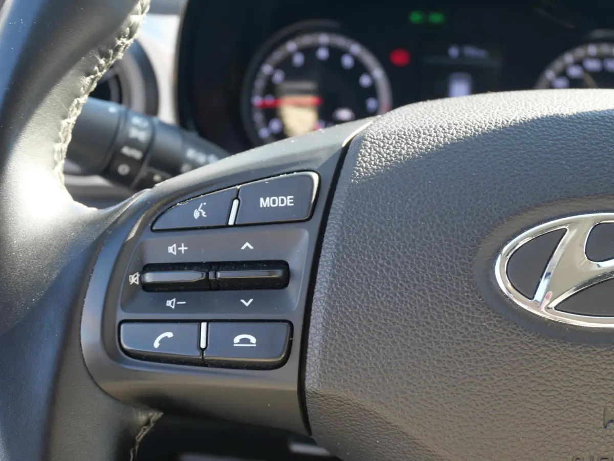 1.0 Premium | All Season Banden | Airco | Navi | Cruise | Clima | Camera |