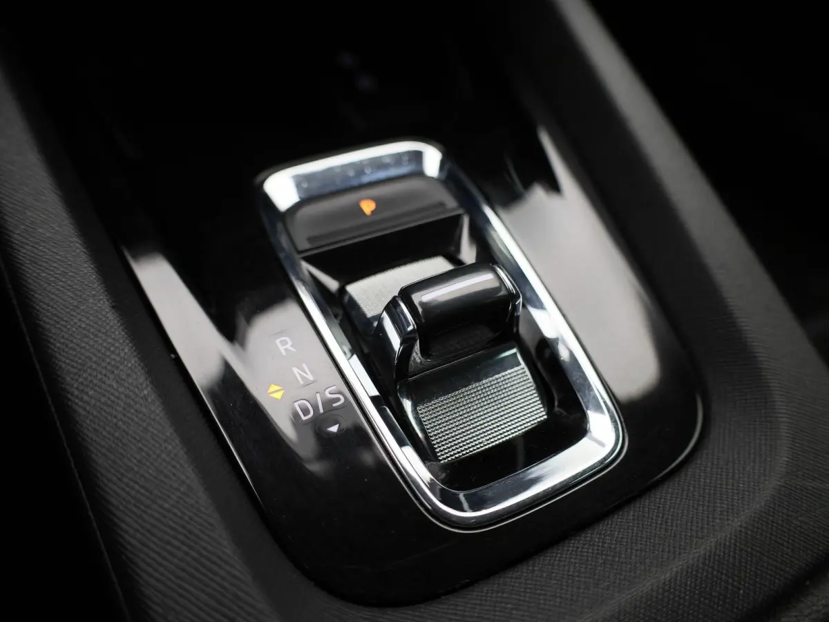 1.5 e-TSI Business Edition Plus | Apple Carplay / Android Auto | Stoelverwarming | Parkeersensoren | Lichtmetalen Velgen |