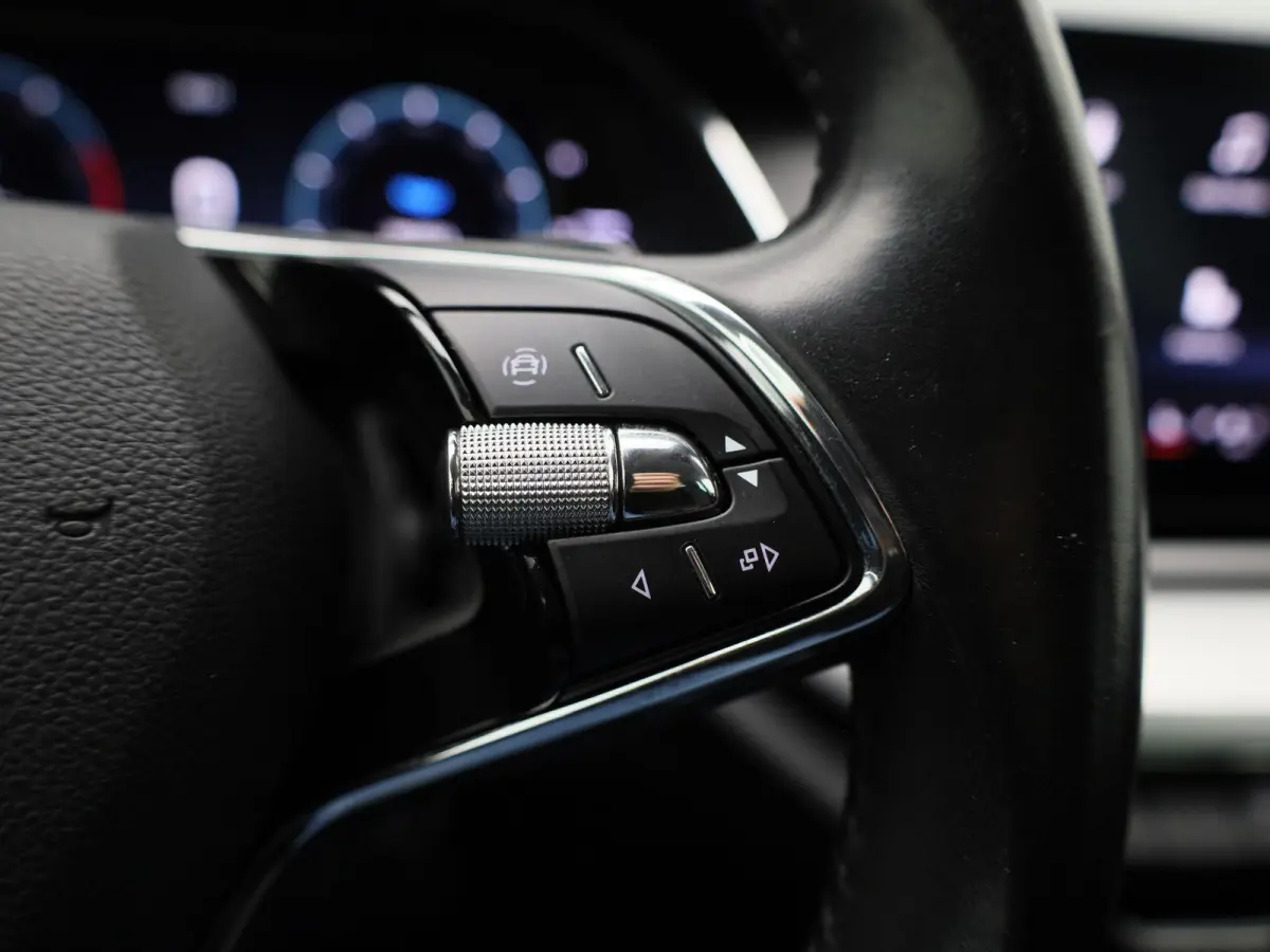 1.5 e-TSI Business Edition Plus | Apple Carplay / Android Auto | Stoelverwarming | Parkeersensoren | Lichtmetalen Velgen |