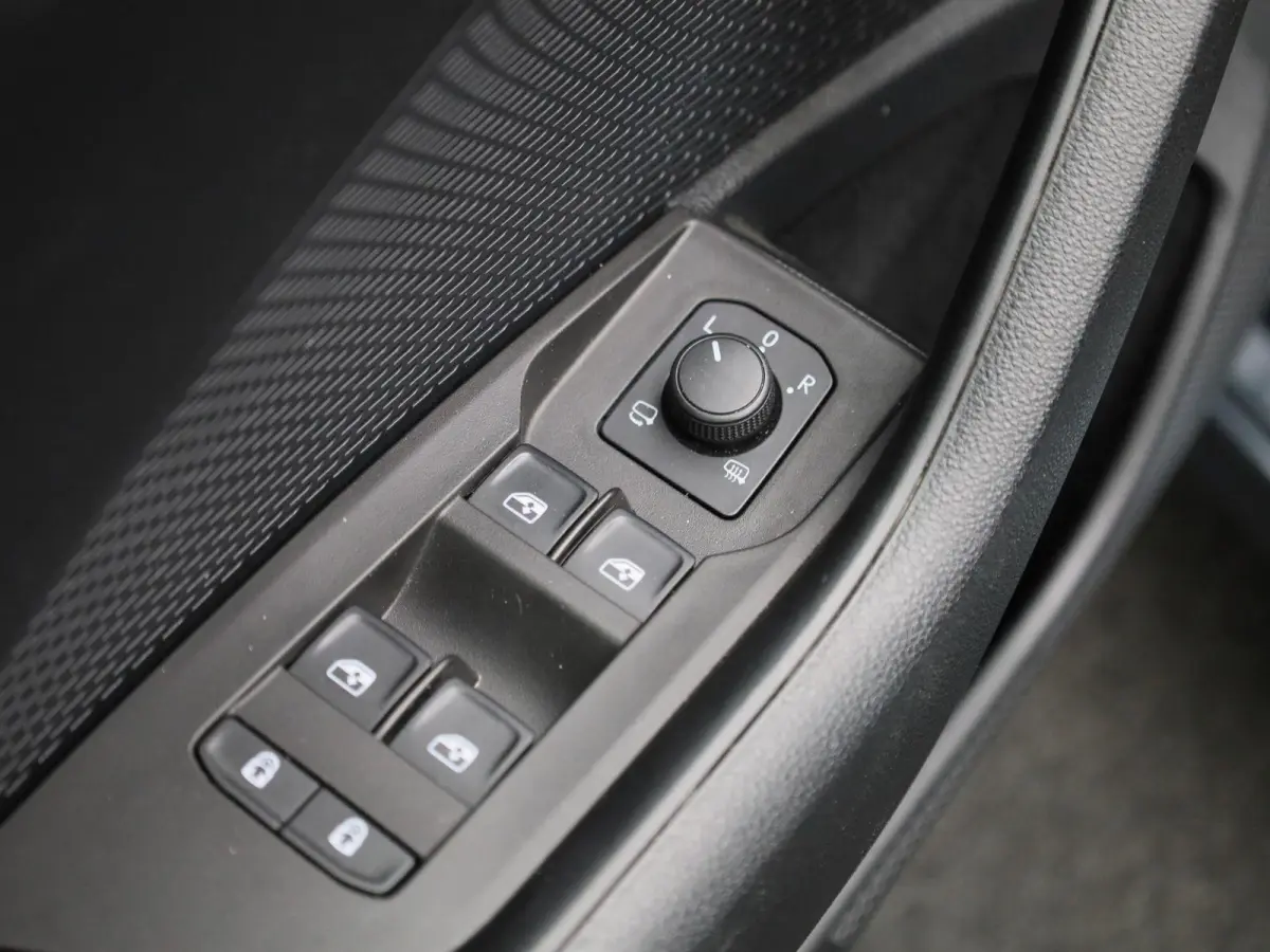 1.5 e-TSI Business Edition Plus | Apple Carplay / Android Auto | Stoelverwarming | Parkeersensoren | Lichtmetalen Velgen |
