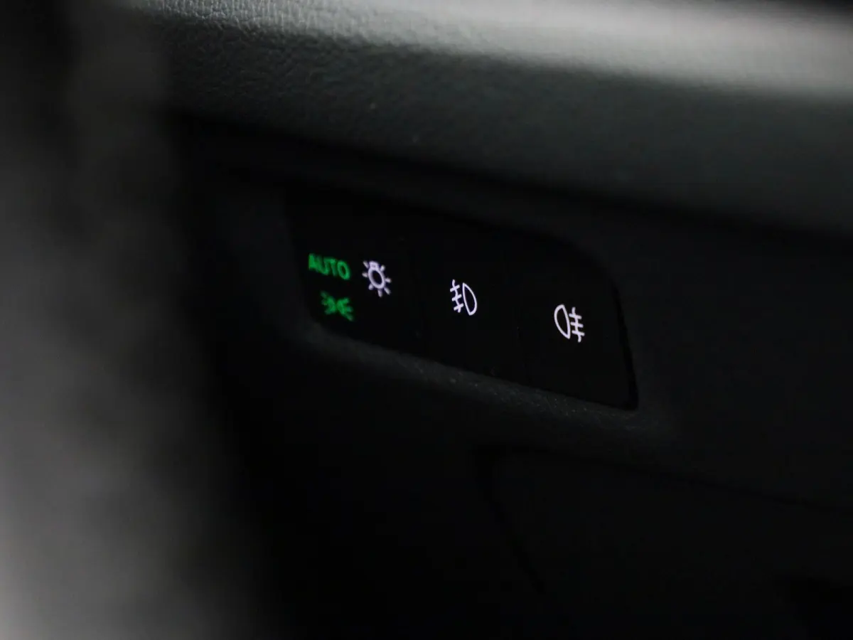 1.5 e-TSI Business Edition Plus | Apple Carplay / Android Auto | Stoelverwarming | Parkeersensoren | Lichtmetalen Velgen |