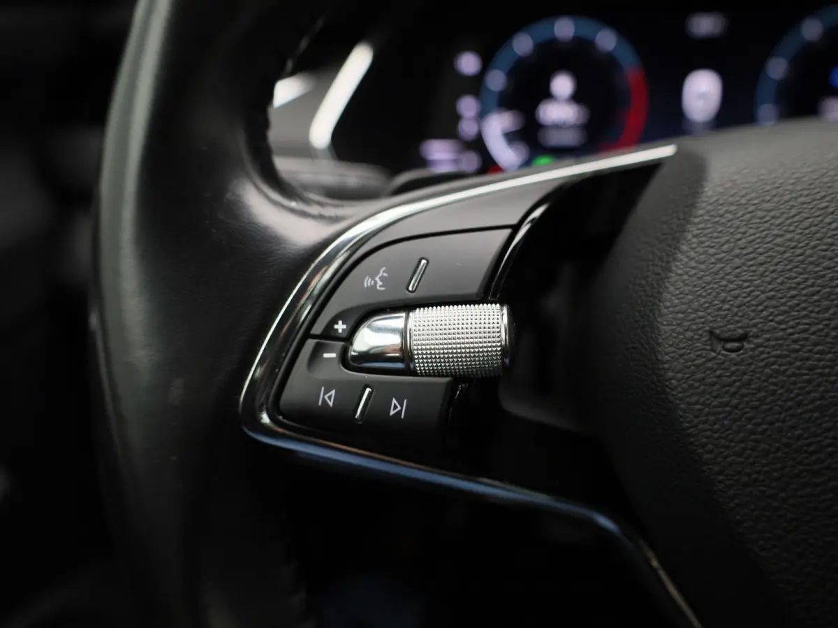 1.5 e-TSI Business Edition Plus | Apple Carplay / Android Auto | Stoelverwarming | Parkeersensoren | Lichtmetalen Velgen |