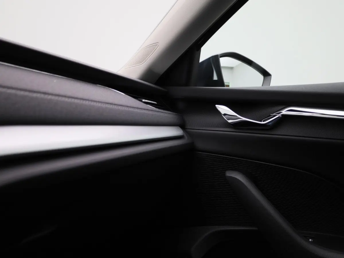 1.5 e-TSI Business Edition Plus | Apple Carplay / Android Auto | Stoelverwarming | Parkeersensoren | Lichtmetalen Velgen |