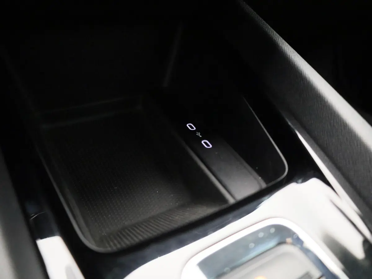 1.5 e-TSI Business Edition Plus | Apple Carplay / Android Auto | Stoelverwarming | Parkeersensoren | Lichtmetalen Velgen |